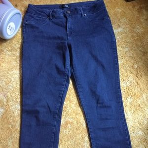 Women’s slim fit ankle jeans